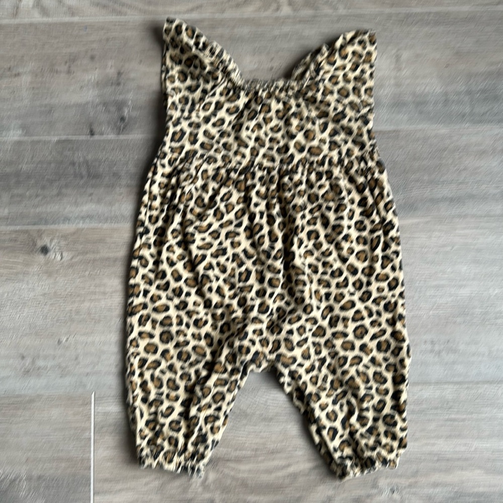 🛍️ bundle 5 items for$15 🛍️0-3mo Old Navy romper